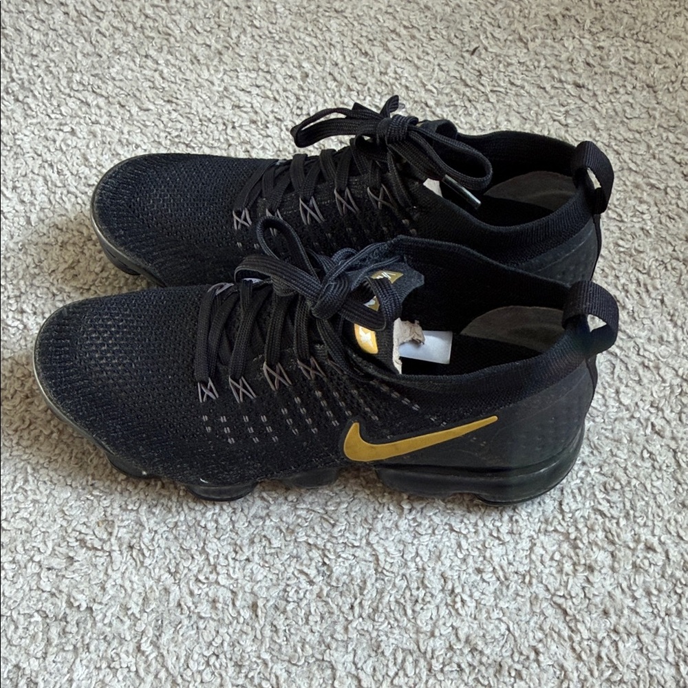 Nike vapor max Black Knit Running Sneakers with Gold Swoosh - Picture 3 of 8
